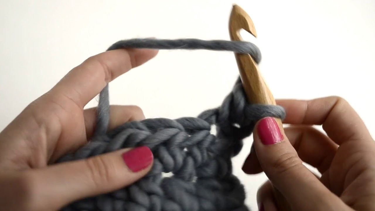 Cómo tejer punto medio alto en crochet | WE ARE KNITTERS