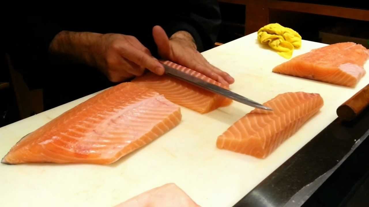 Corte y despiece del salmón al estilo japonés por David Juarez de Restaurante Tsunami