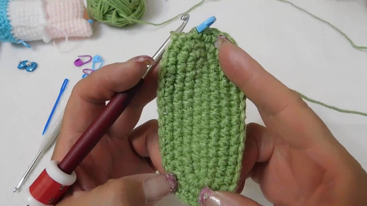 Muñeca amigurumi crochet (ZURDO) piernas video 7