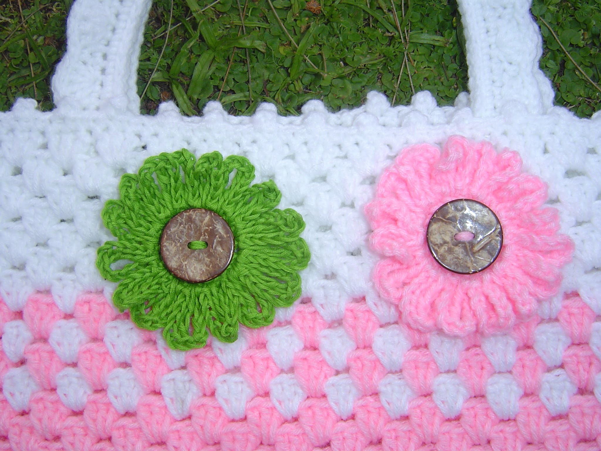 Como tejer flor fácil en crochet para decorar con botón tutorial