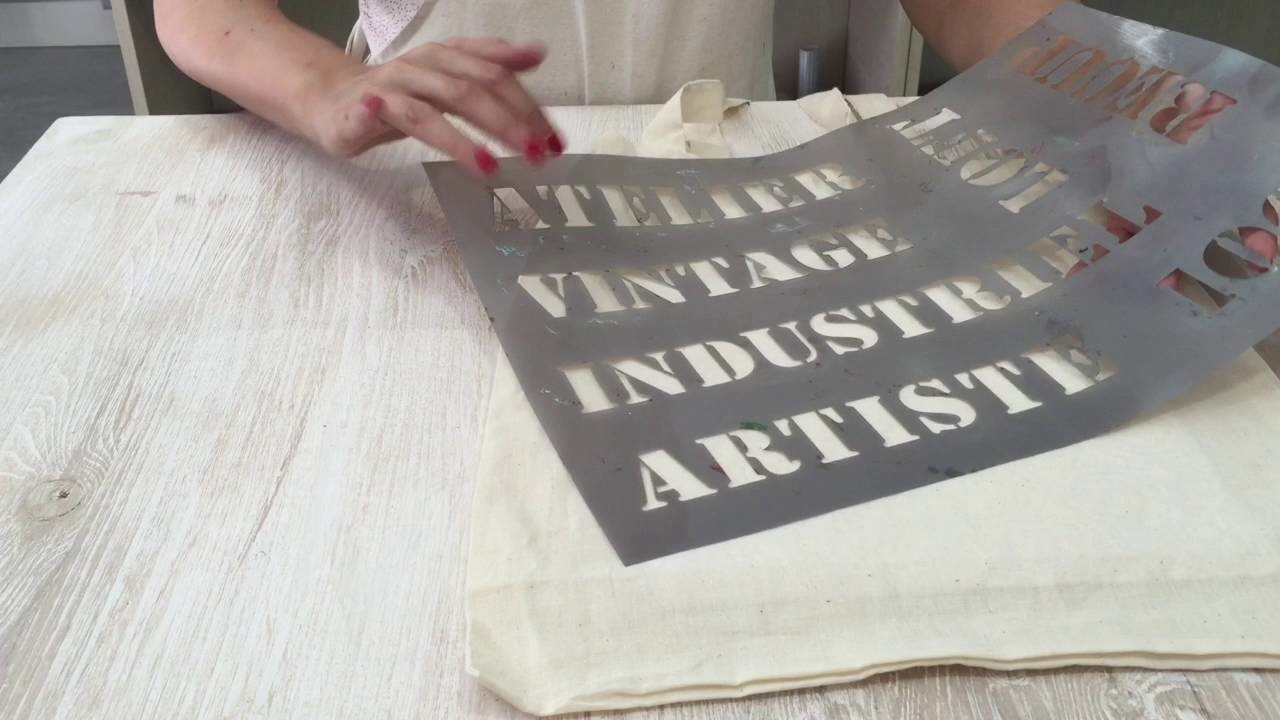 DIY Personaliza una tote bag con Chalk Paint en spray y plantillas