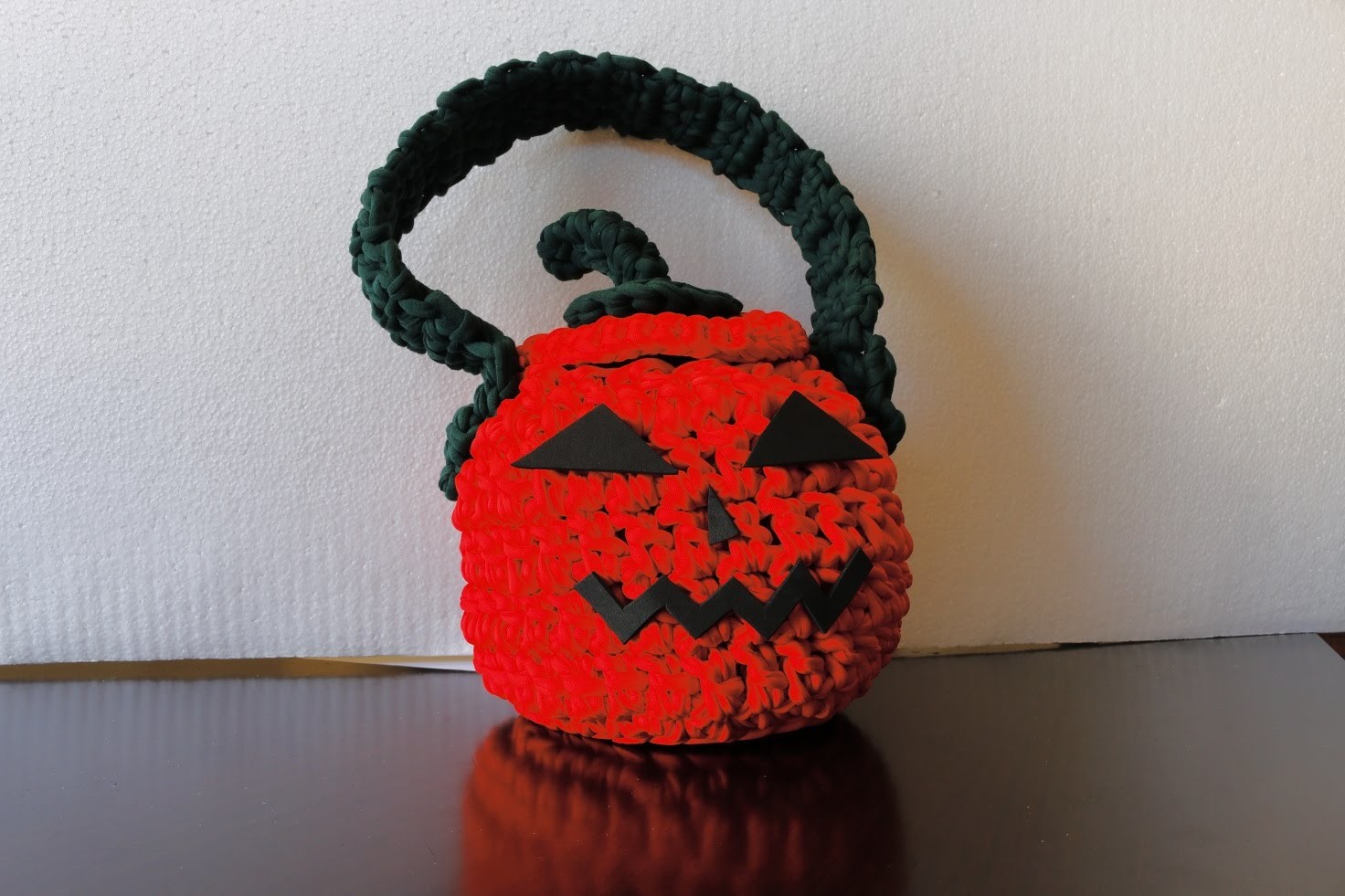 Como hacer bolso calabaza para halloween a crochet.
