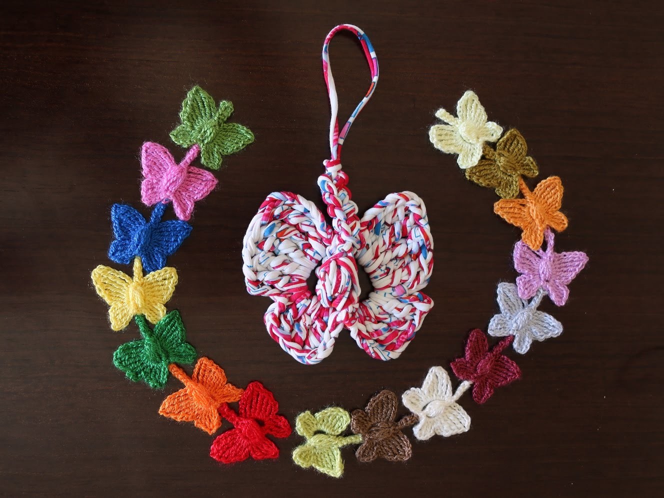Como hacer preciosas mariposas de colores encadenadas en crochet.