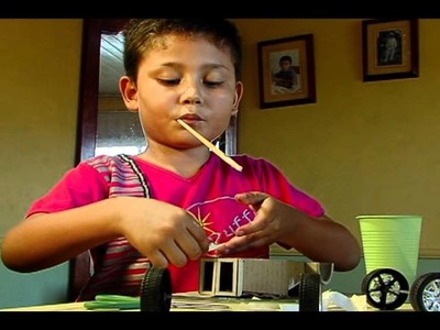 PEQUEÑOS GIGANTES - CARRITOS DE CARTON - JUAN MANUEL DIAZ