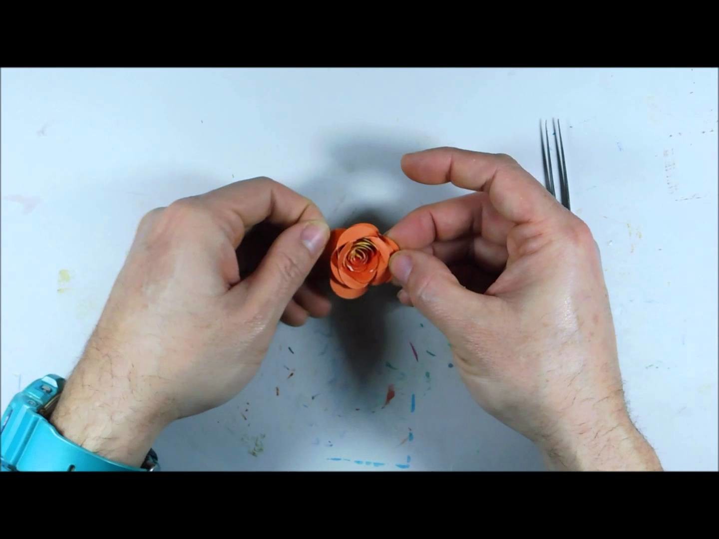 MAKING 3D PAPER FLOWERS - HACER FLORES DE PAPEL 3D