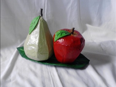 Pera y manzana hechas de papel