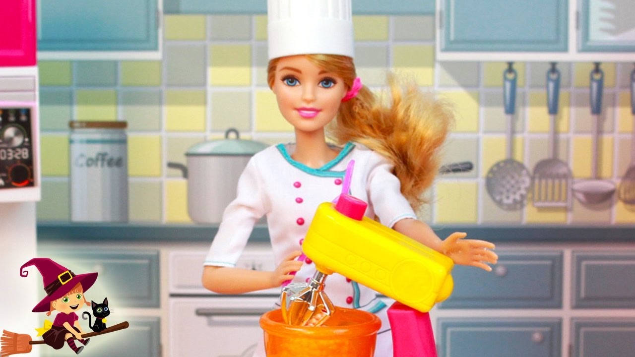 Barbie Prepara un Delicioso Pastel y Galletas  