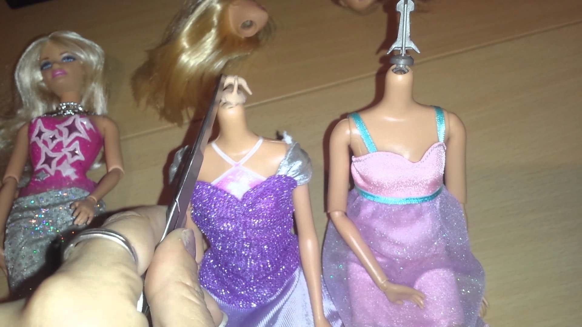 Como cambiar las cabezas de Barbie. 7