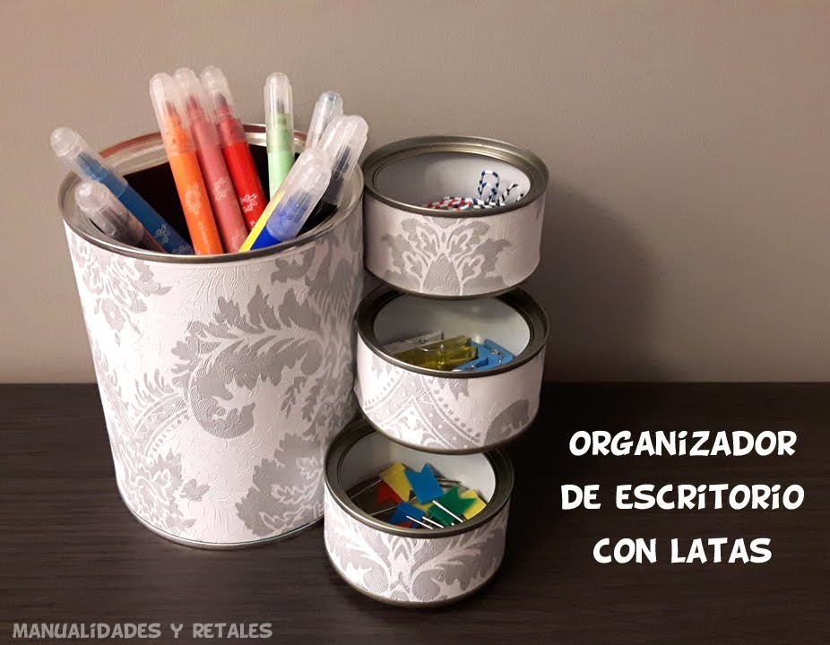 Organizador de escritorio con latas