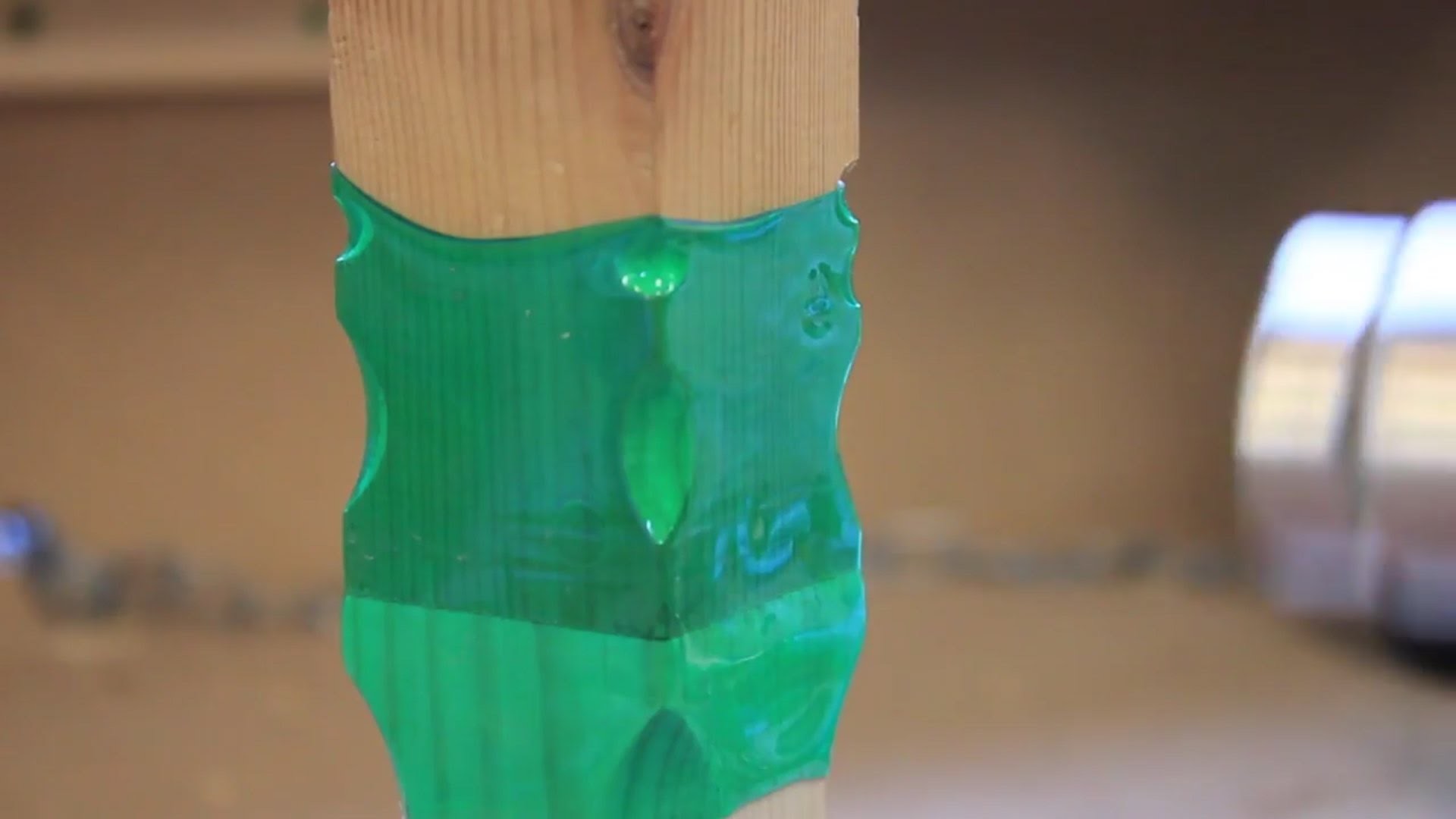 Encastrar madera con botellas de plástico PET recicladas