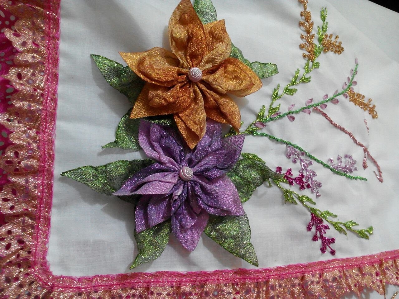 PUNTADA DECORATIVA EN UNA SERVILLETA (decorative stitch on a napkin)