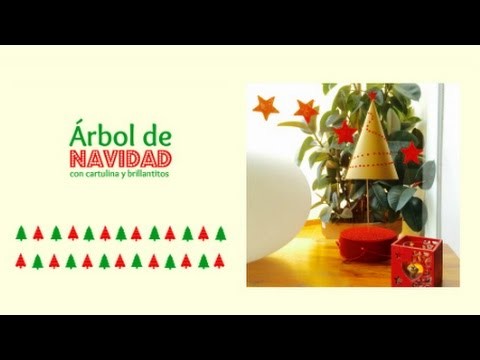 Árbol de Navidad con cartulina y brillantitos