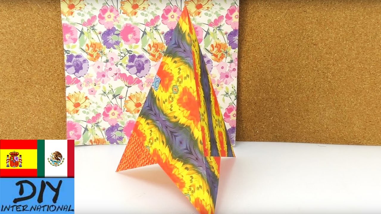 Tarjeta en forma de cono | Pirámide