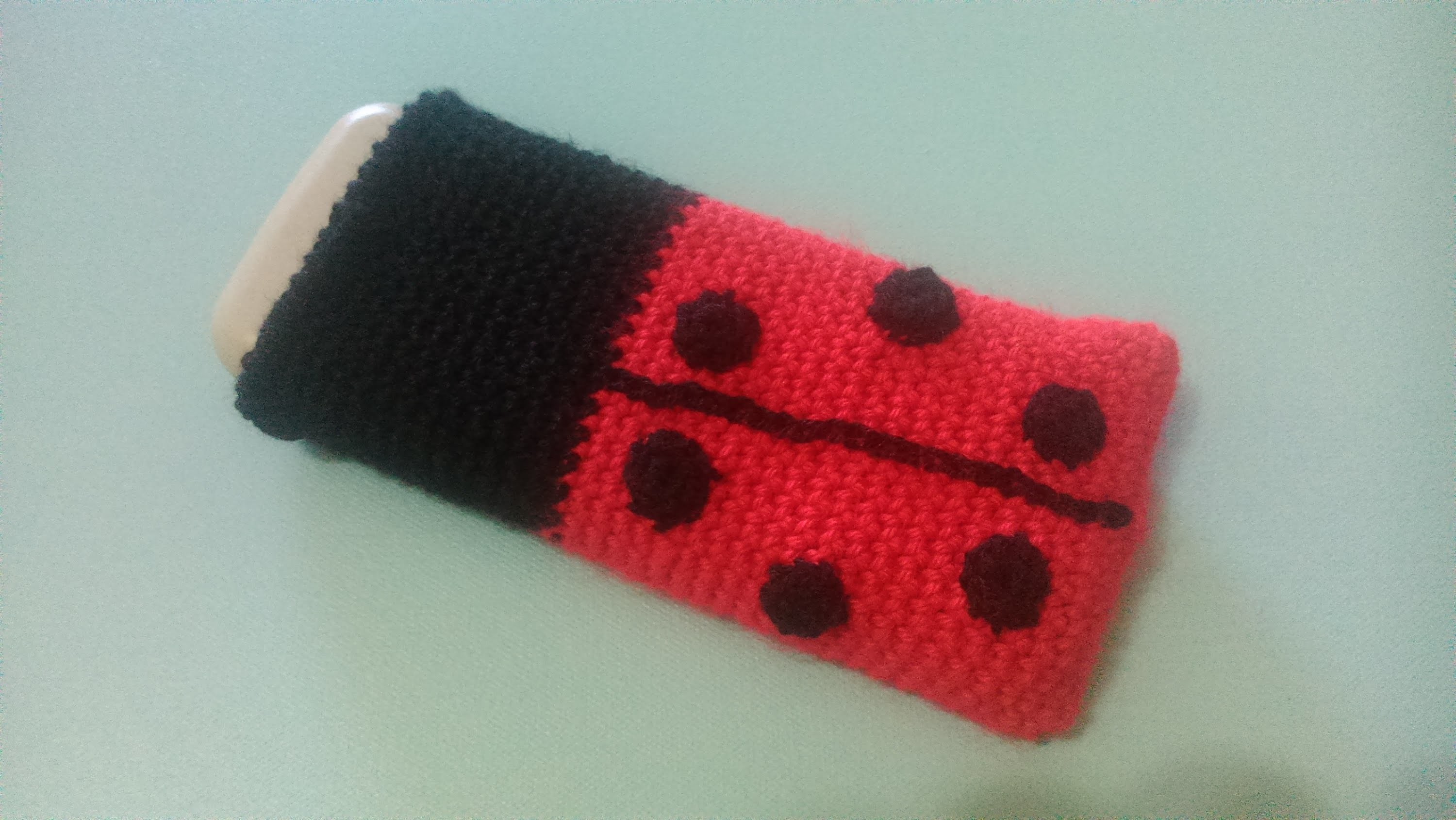 FUNDA A CROCHET DE MARIQUITA PARA MOVIL