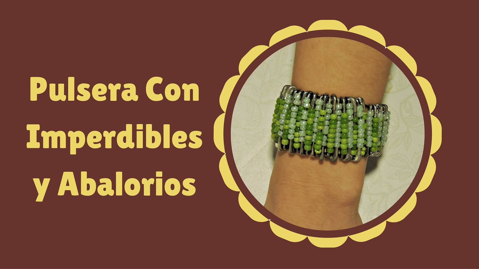PULSERA CON IMPERDIBLES Y ABALORIOS