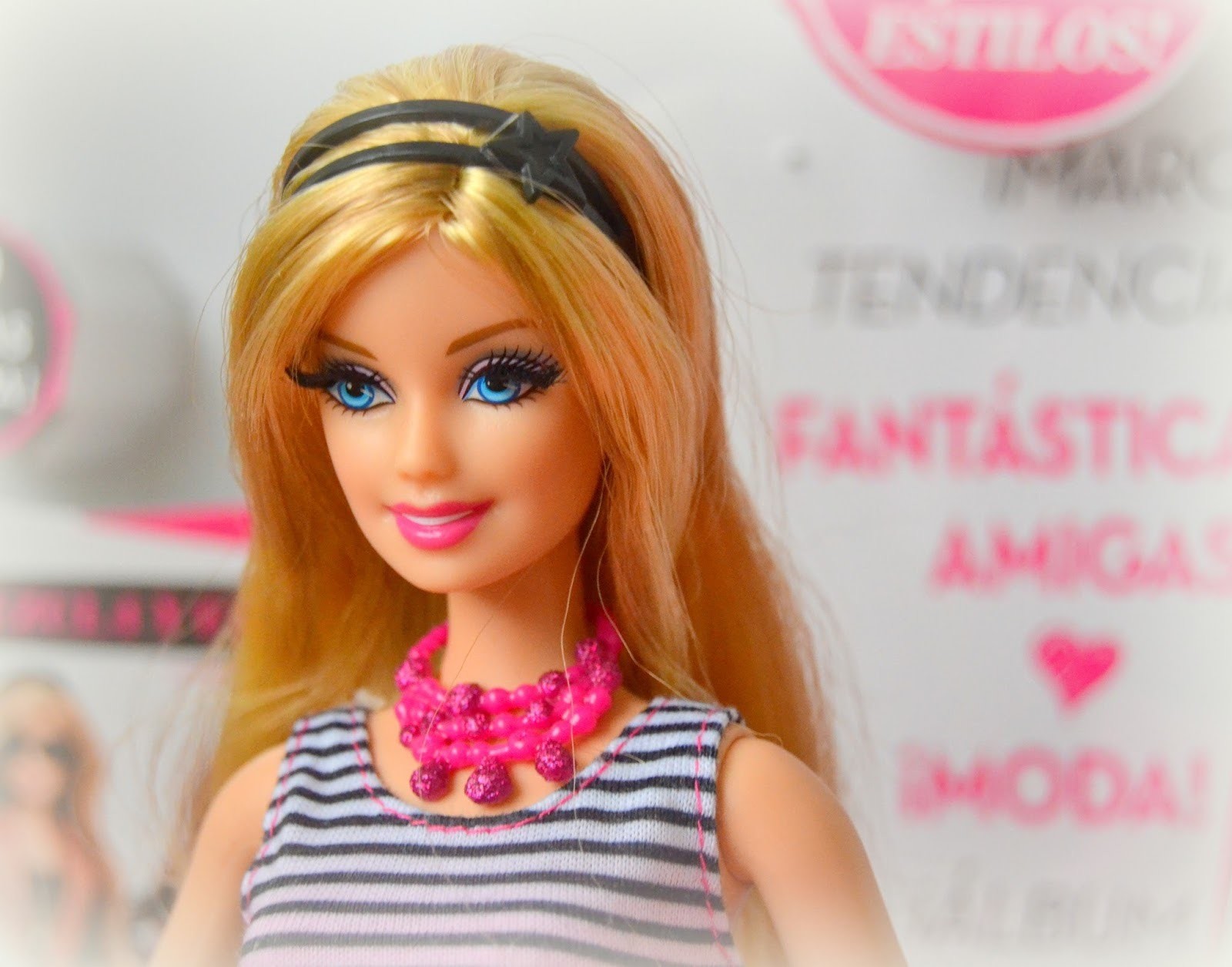 barbie con pestañas