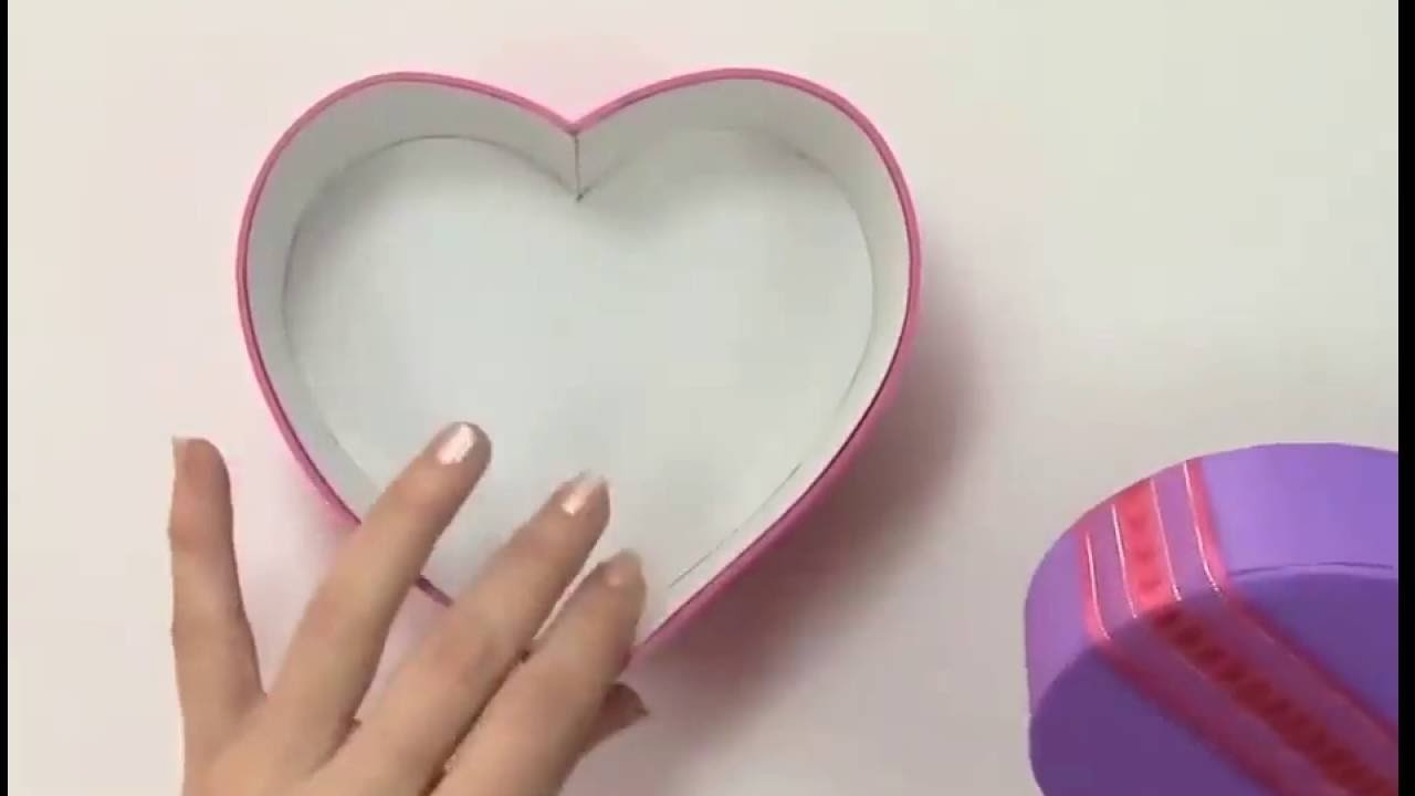 Manualidad (caja de regalo en forma de corazon)