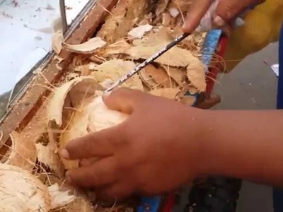 Como pelar un coco en 2 minutos , how to peel a co