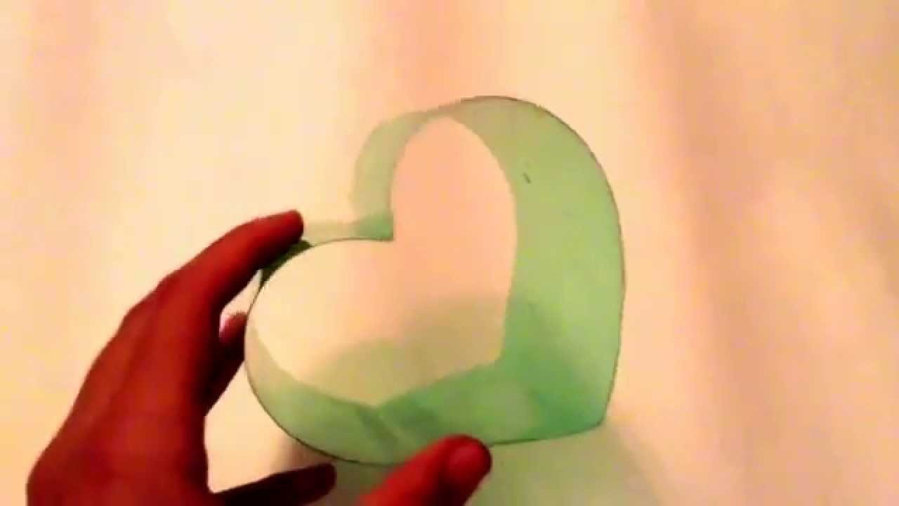 Caja con botella de pet en forma de corazón