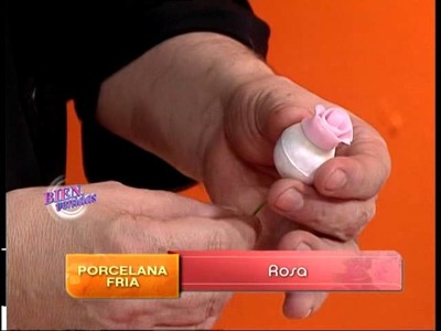 Jorge Rubicce - Bienvenidas TV - Modela una Rosa en Porcelana Fría.