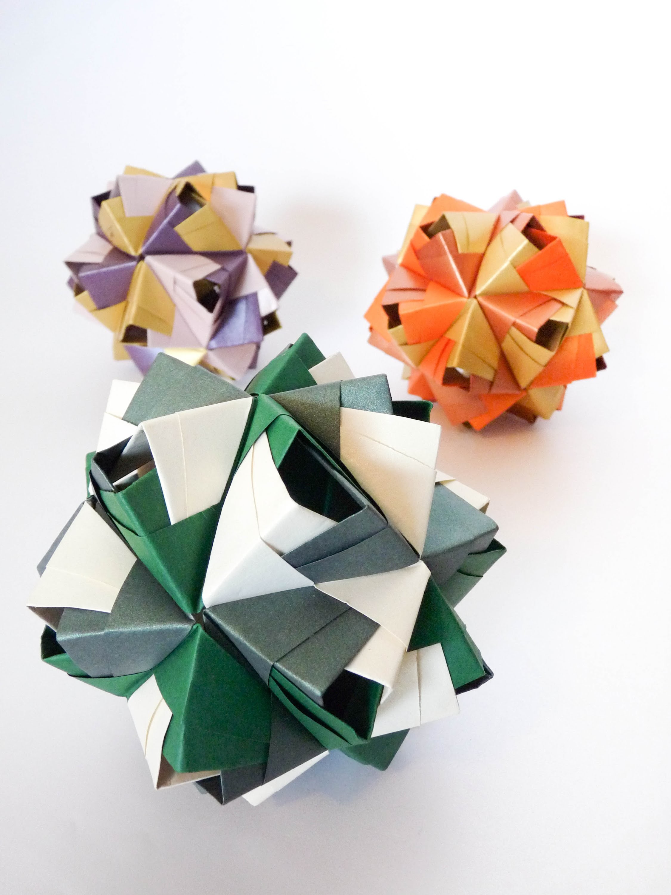 Sonobe kusudama (30 modulos variation open - Paolo Bascetta  )