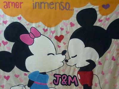 Dibujando a Mimi y Mickey mouse en una manta