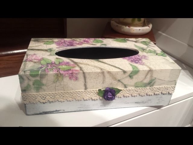 Caja de pañuelos decorada con decoupage
