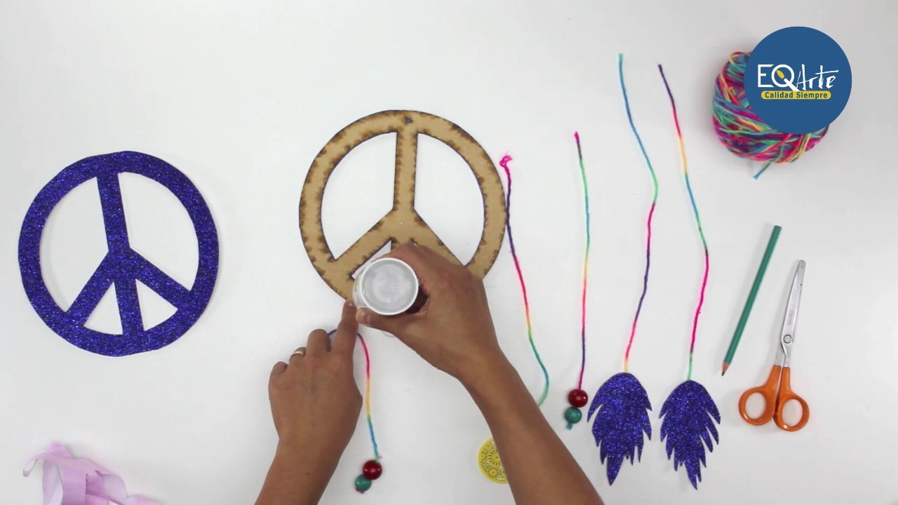 Como realizar el simbolo de paz y amor con goma eva glitter autoadhesivas Eq Arte?