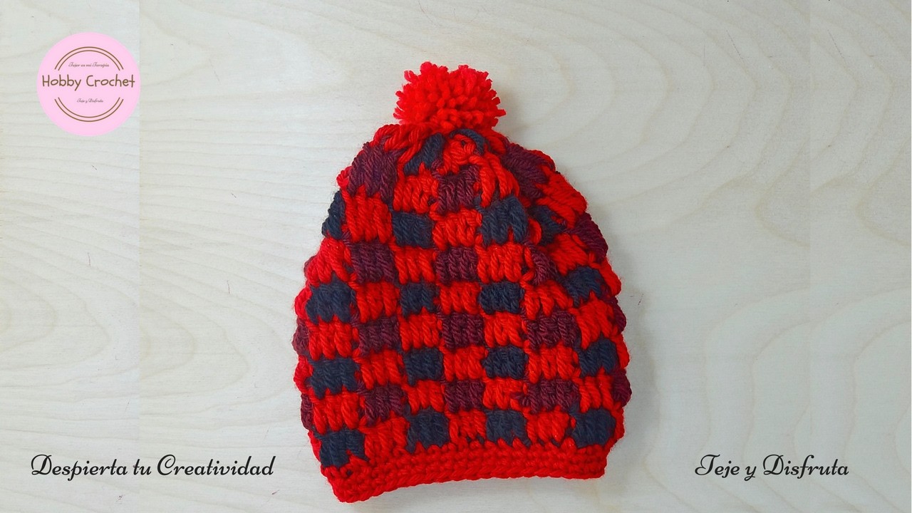 Gorro entretejido a crochet en tres colores, paso a paso