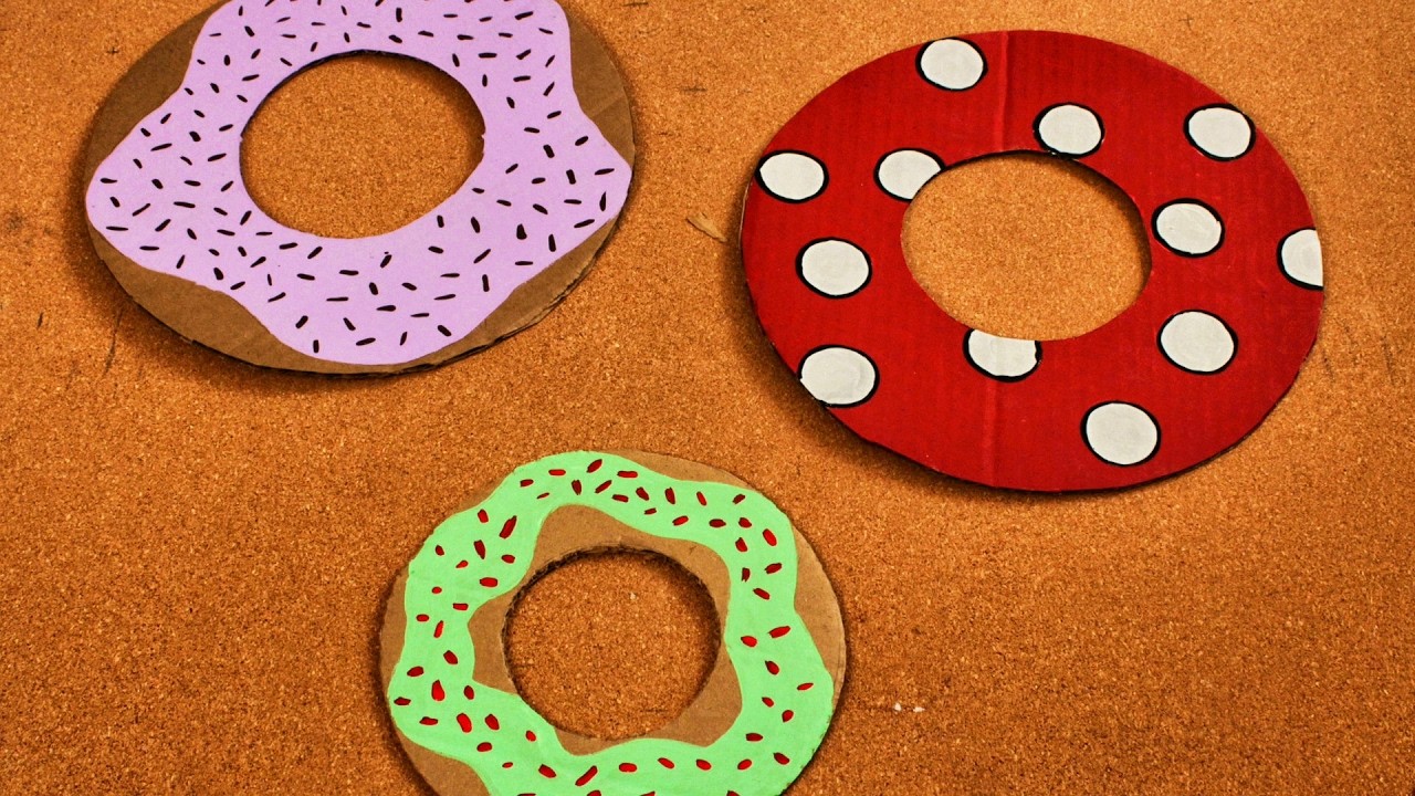 Cómo hacer Manualidades con Cartón Reciclado - Discos de Colores Para Niños - Super Divertido
