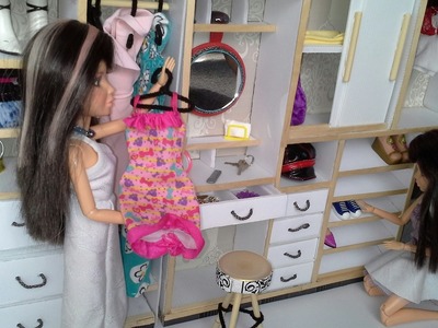 DIY Closet para muñecas barbie ♥DIY walk-in closet for barbie dolls