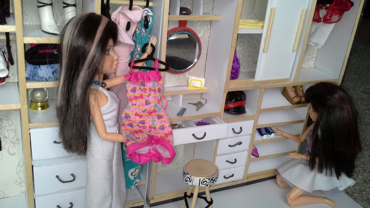DIY Closet para muñecas barbie ♥DIY walk-in closet for barbie dolls