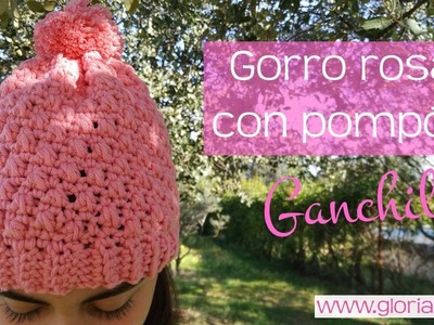 Gorro de ganchillo rosa con pompón. Pink crochet cap with pompom.