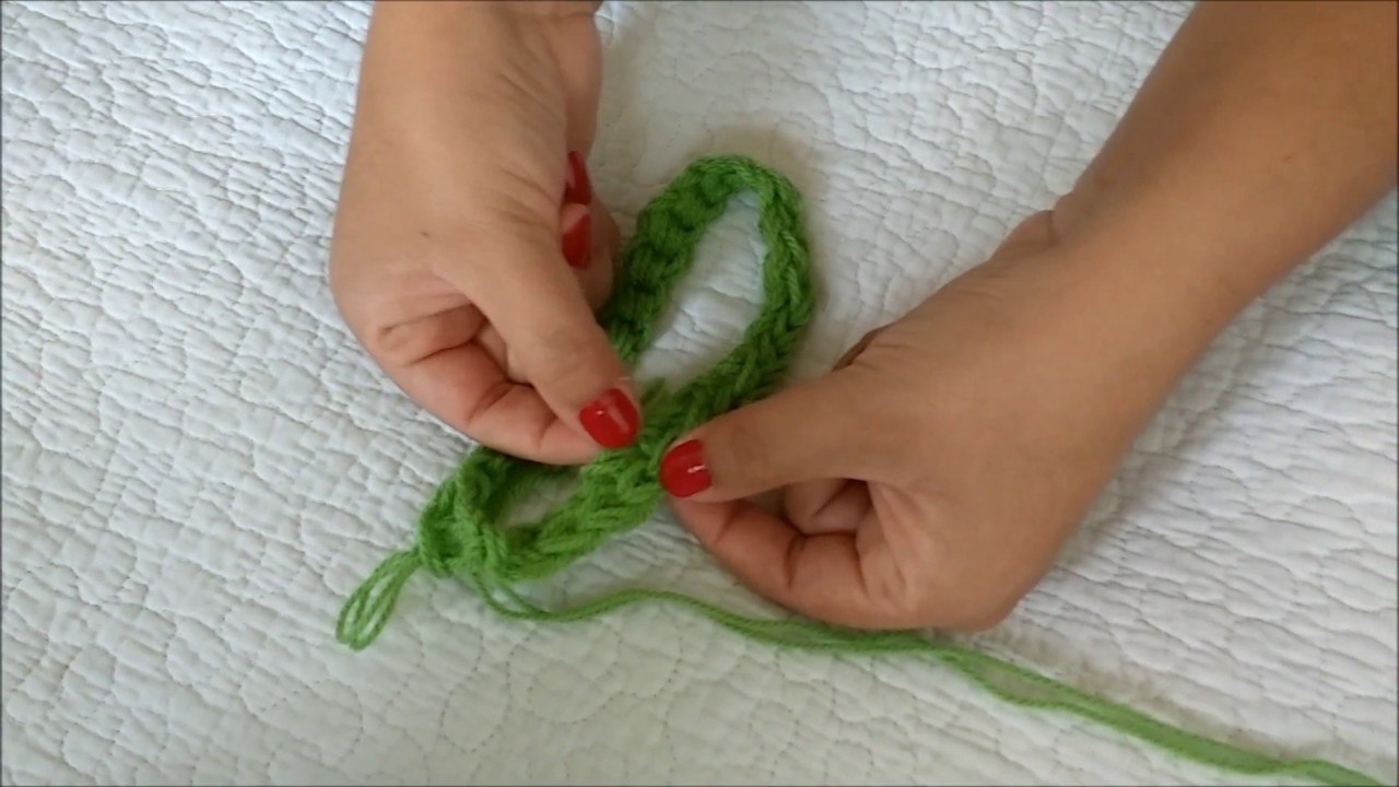 Cuello de lana tejido con los dedos
