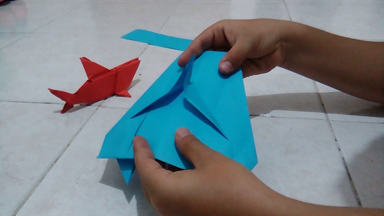 Como hacer un tiburón de papel