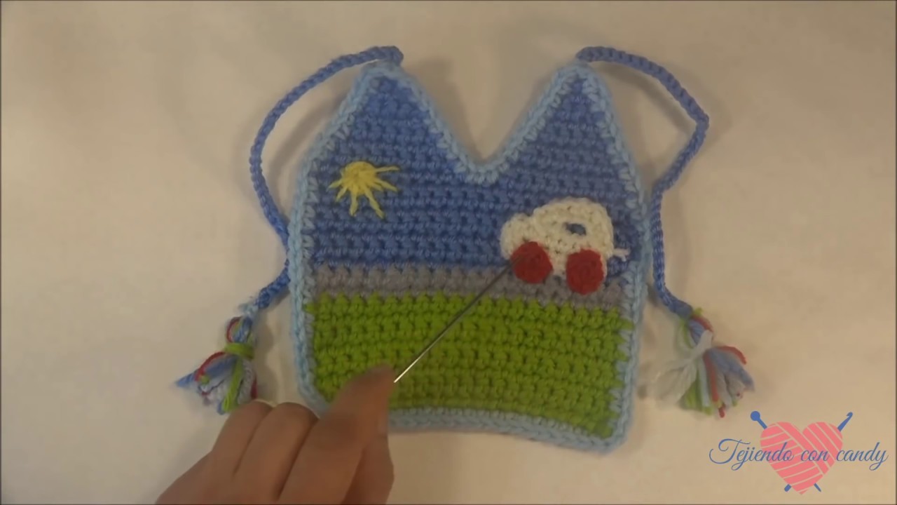 Babero para bebé a crochet