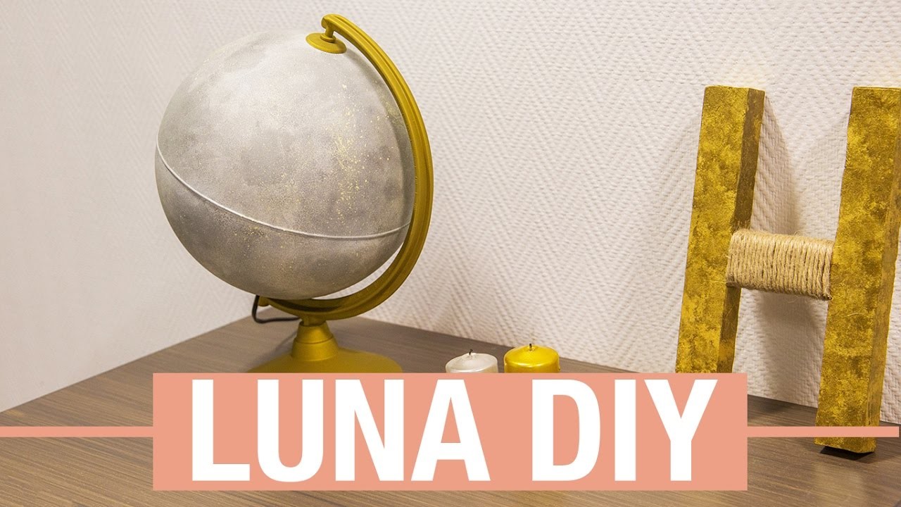Luna con un globo del mundo · Handfie DIY