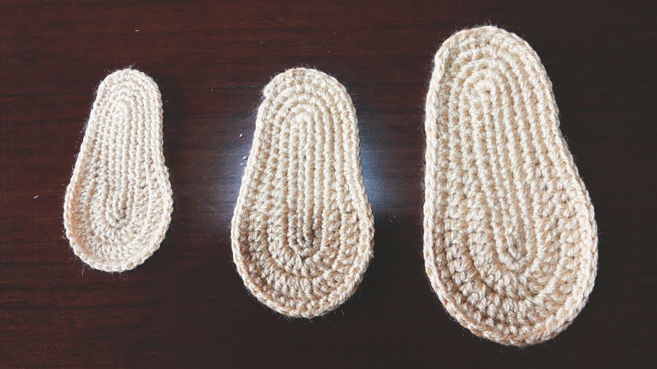 Suelas para zapatitos de bebé en distintas tallas a crochet.
