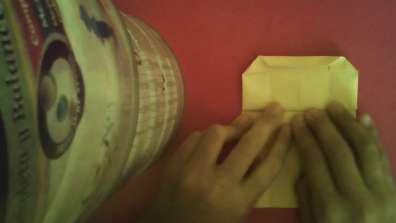 Como hacer una cama con almohada y frasada (primera parte)-vale origami