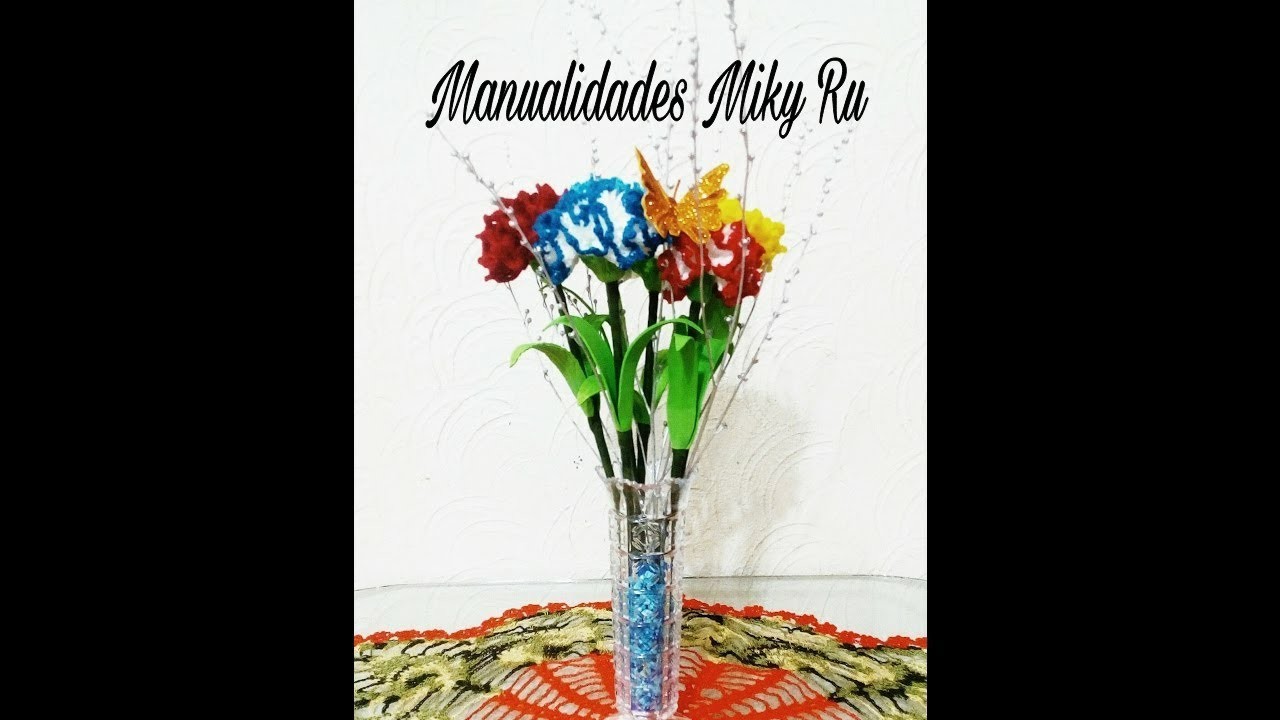 Pequeño centro de mesa con claveles tejidos - Miky Ru