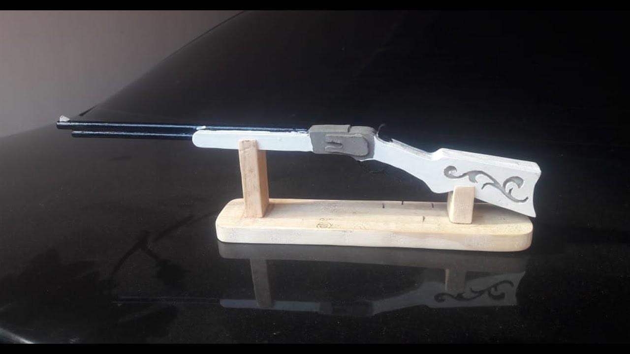 Replica de rifle em miniatura em madeira, passo a passo