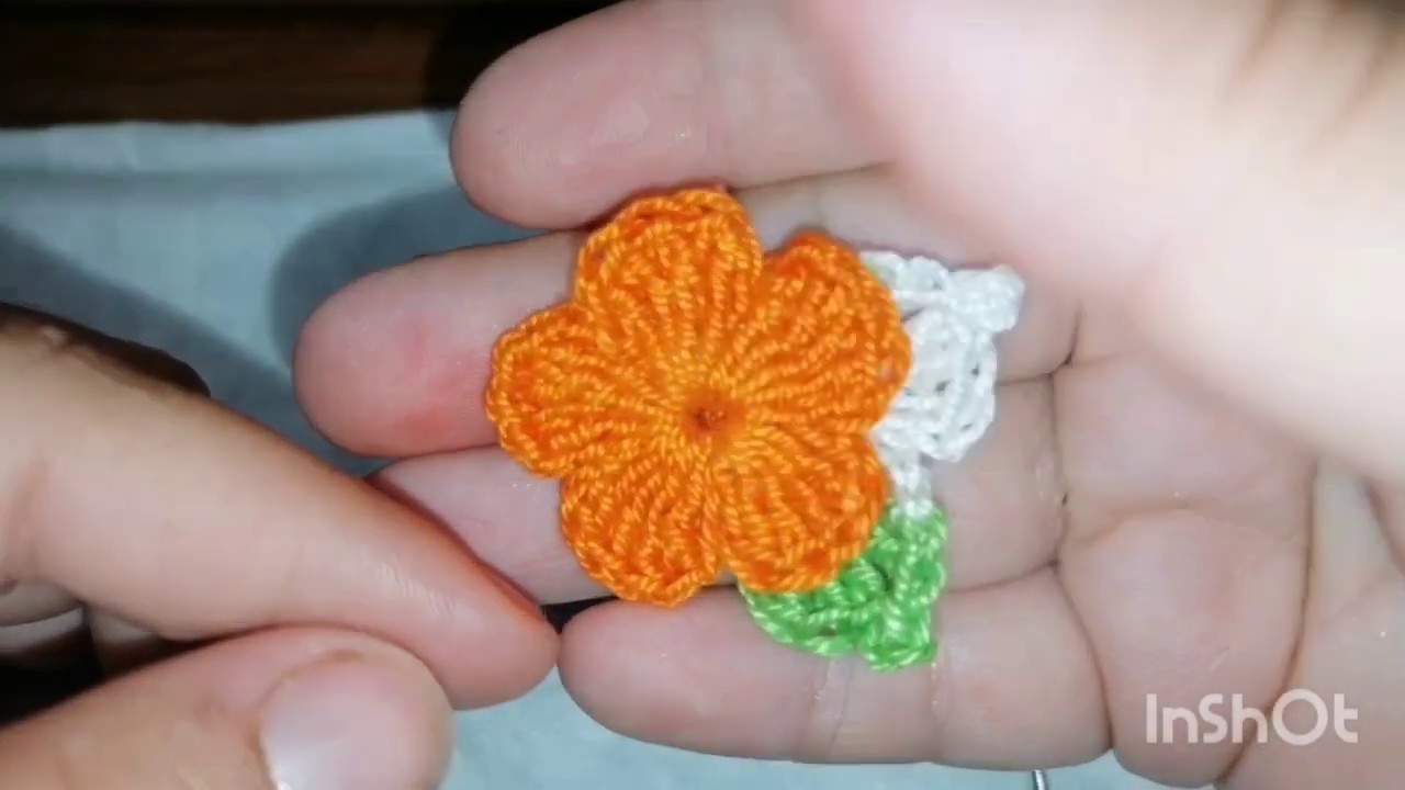 Mini flor em croche