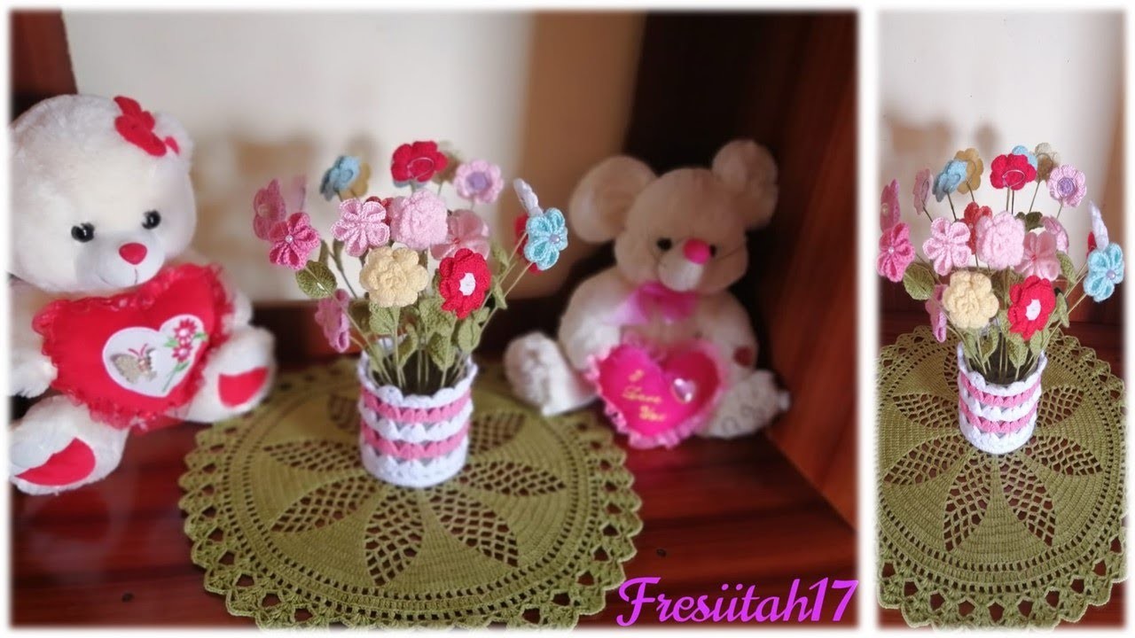 Florero con flores tejidas a crochet (en español)