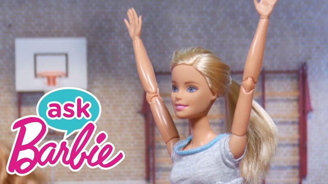 Pregunta a Barbie Acerca de ¡Jugar con Amigos! | @Barbie en Español