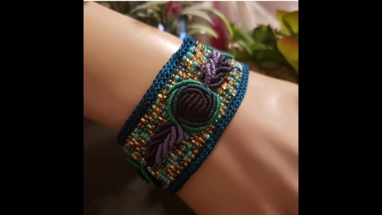 Brazalete huichol por mayoreo. Chaquira y tejido a mano.