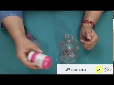 Decoupage en botella de vidrio transparente con pegamento S69