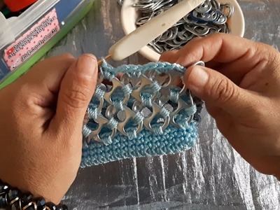 Monedero tejido a crochet con anillas de lata. La Luna Del Crochet