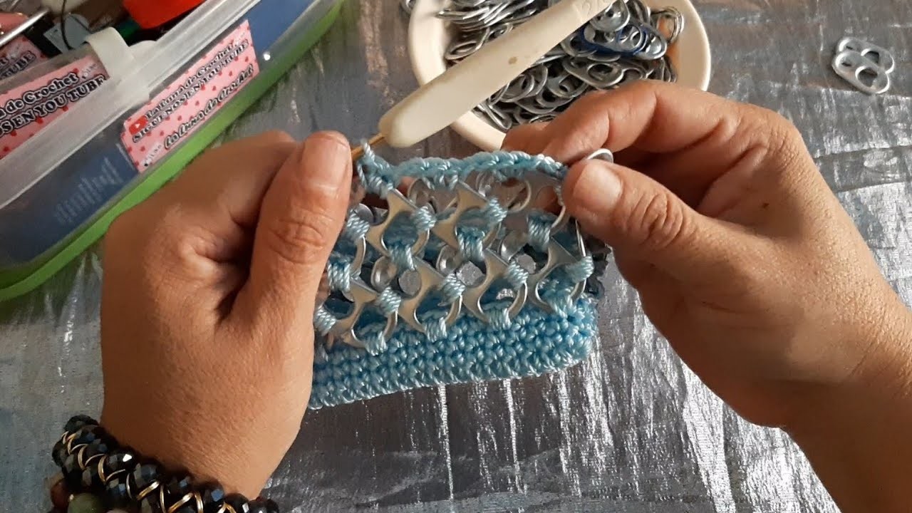 Monedero tejido a crochet con anillas de lata. La Luna Del Crochet