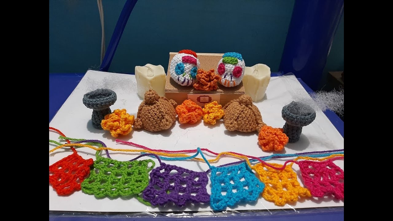 Mini altar de muertos tejido a crochet parte #2 copalera y calaverita de azúcar amigurumi