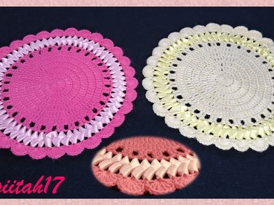 Tapete tejido a crochet decorado con cintas (diámetro aprox. 20 cm)